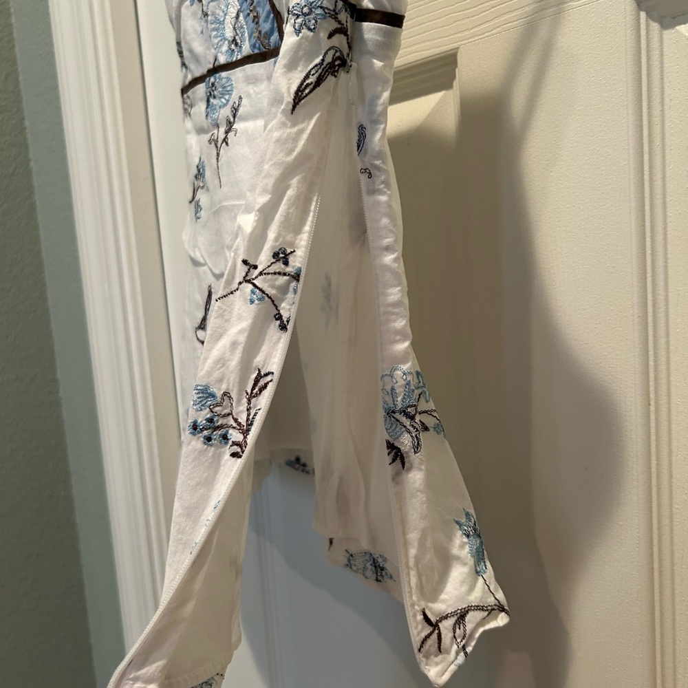 NWOT Ann Taylor Embroidered Floral Women's Camisole - Blue and White. gorgeous.. - Picture 3 of 6